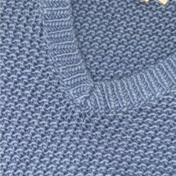 LIGHT BLUE PERIWINKLE CHUNKY KNIT V NECK SWEATER — SMALL - Picture 5 of 6